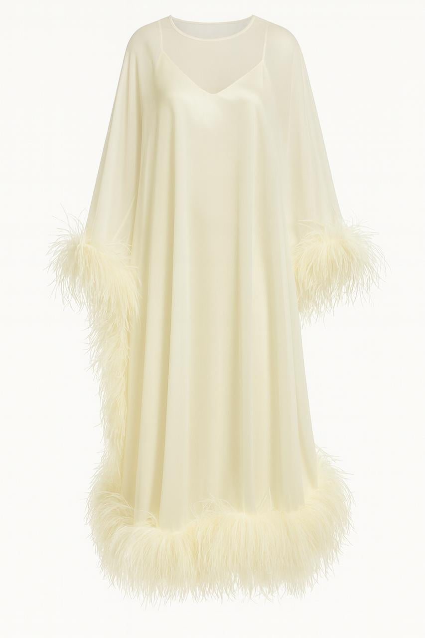 Сукня з накидкою з пір'ям
